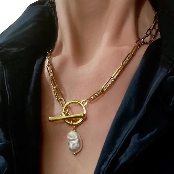 SOLD🌹HP🌹NEW 2-Way Toggle Pearl Necklace Gold Double Chain Statement Necklace - Picture 4 of 5